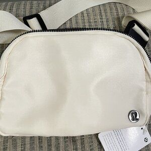 Lululemon Everywhere Belt Bag 1L New
